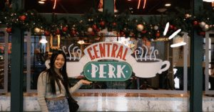 Friends couch scene at Warner Bros. Studio 洛杉磯華納兄弟工作室 Friends 經典場景合照