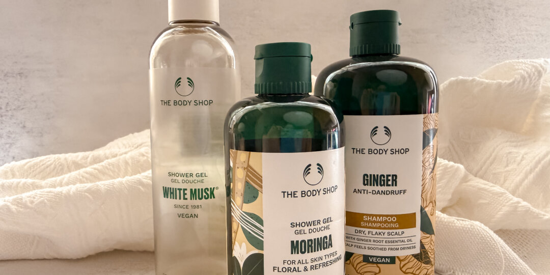 The Body Shop 夏日香氛沐浴乳推薦與防掉髮薑根洗髮精推薦，三款熱門洗沐產品大合照。